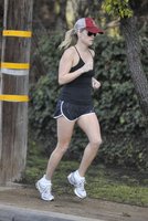 64517_Reese_Witherspoon_Jogging_in_Brentwood_February_5_2011_17_122_44lo.jpg