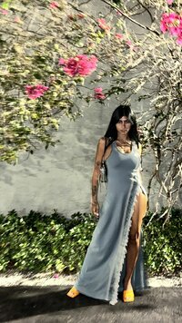 miakhalifa_20240425_STORIES_3353701162718945844_5_3353705616432271707.jpg