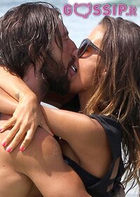 il_bacio_tra_giorgia_palmas_e_vittorio_brumotti_41e4.jpg