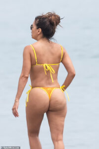 Eva_Longoria_New_Bikini_Pic_3.jpg