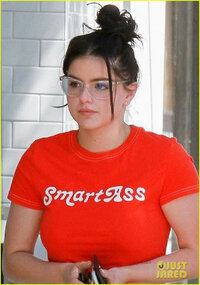 ariel-winter-sends-a-message-with-her-shirt-07.jpg