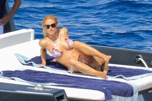 66165_Michelle_Hunziker_Bikini_Candids_on_Vacation_on_the_Island_of_Elba_August_16_2012_20_122_4.jpg