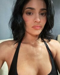 kyliejenner_1739373655_3566447174013480842_12281817.jpg