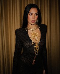 dualipa_1745949888284.jpg