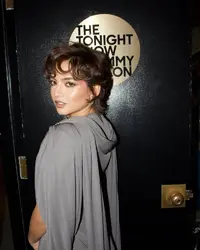 isabela-on-the-tonight-show-with-jimmy-fallon-ig-may-2025-v0-t1rmruye272f1.webp