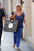Mara+Venier+goes+out+shopping+Milan+G_SsPYV10Efx.jpg