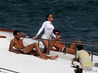 jennifer-lopez-butt-booty-shorts-yacht-0213-11-580x435.jpg