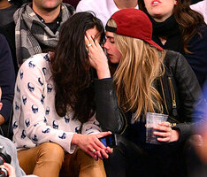 1389201839_michelle-rodriguez-cara-delevingne-467.jpg