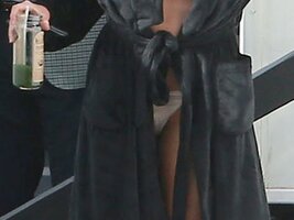 Charlotte-McKinney-Open-Robe-Panty-Flash-06-580x435.jpg