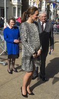 kate-middleton-style-visiting-the-turner-contemporary-gallery-in-margate-march-2015_6.jpg