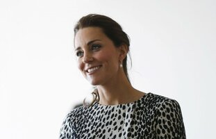 kate-middleton-style-visiting-the-turner-contemporary-gallery-in-margate-march-2015_28.jpg
