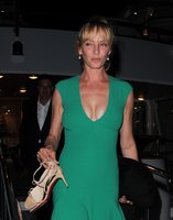 uma-thurman-arrives-at-a-boat-party-in-cannes-05-17-2015_9.jpg
