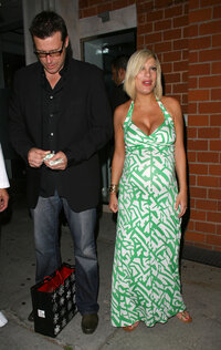 Celebrity_City_Tori_13_122_189lo.jpg