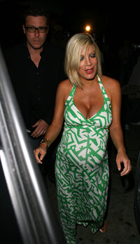 Celebrity_City_Tori_17_122_788lo.jpg