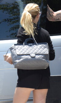 gwyneth-paltrow-out-in-venice-may-17-11-pics-7.jpg