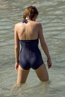 taylor-swift-in-a-blue-swimsuit-on-a-beach-in-hawaii-012115-4.jpg