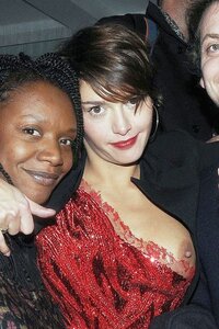Emma de Caunes1.jpg