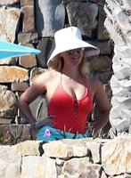 Reese-Witherspoon-in-Red-Swimsuit--02.jpg