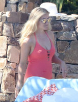reese-witherspoon-red-swimsuit-on-vacation-in-cabo-san-lucas-030116-11.jpg
