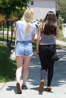 elle-fanning-in-daisy-dukes-out-and-about-in-studio-city_2.jpg