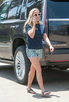 Reese-Witherspoon-in-Shorts--11.jpg