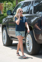 Reese-Witherspoon-in-Shorts--14.jpg
