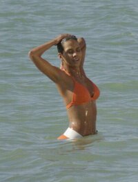 HalleBerryOnTheSetOfJamesBondDieAnotherDayInSpain (17).jpg