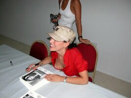 Alyssa Milano3.jpg
