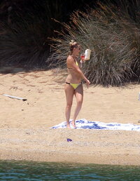 kate-hudson-bikini-candids-in-skiathos-island-july-24-32-pics-4.jpg