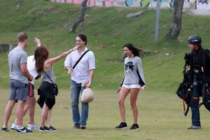 Nina-Dobrev-tries-out-paragliding-in-Rio--73.jpg