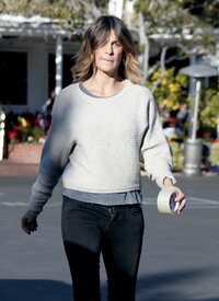 Elisabetta-Canalis-Botty-in-Jeans--02.jpg