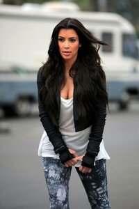 82592_Kim_Kardashian_Santa_Barbara-1_122_1135lo.jpg
