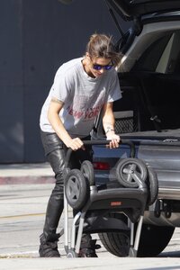 elisabetta_canalis_out_for_lunch014.jpg