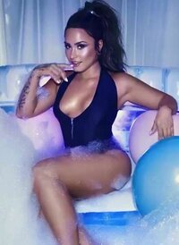 demi6.JPG