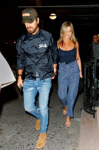 Jennifer-Aniston-at-Blue-Hill-Restaurant--09.jpg