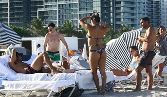 48601696_hqcelebcorner-12.jpg