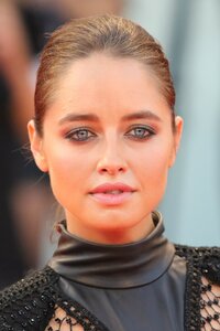 50610448_hqcelebcorner-12.jpg