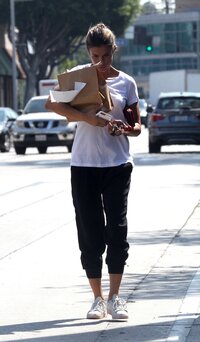 51711322_hqcelebcorner-3.jpg