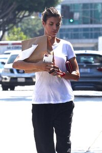 51711348_hqcelebcorner-6.jpg