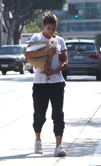 51711356_hqcelebcorner-8.jpg