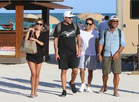 58572333_hqcelebcorner-12.jpg