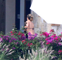 60335526_jennifer-aniston_29122017p_06.jpg