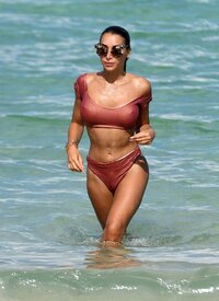 115426509_hqcelebcorner-20.jpg