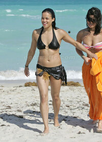 michelle rodriguez in bikini 20.jpg