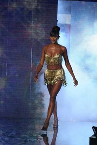 naomi campbell a ballando con le stelle 01.jpg