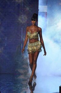 naomi campbell a ballando con le stelle 02.jpg
