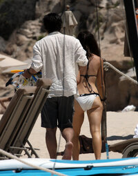 kate beckinsale in bikini 14.jpg