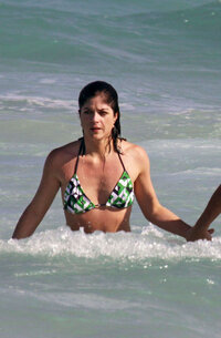 selma blair in bikini 04.jpg