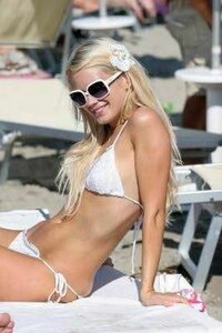laura dzrewicka in bikini 04.jpg