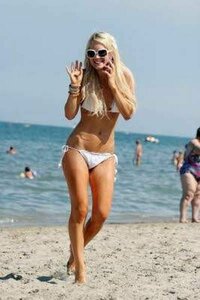 laura dzrewicka in bikini 08.jpg